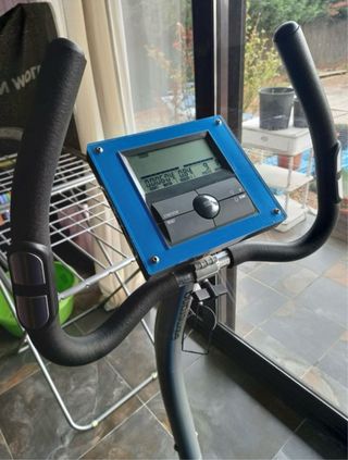 Bicicleta estática BH Fitness.

