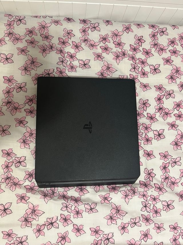PS4 Slim 200GB- PlayStation 4