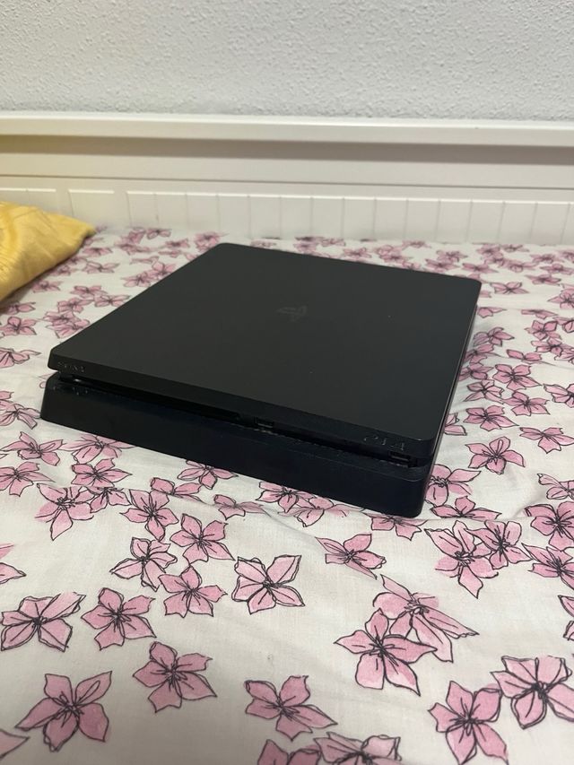 PS4 Slim 200GB- PlayStation 4