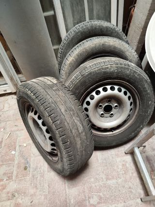4 llantas 16" VW Transporter T5 con neumáticos. 