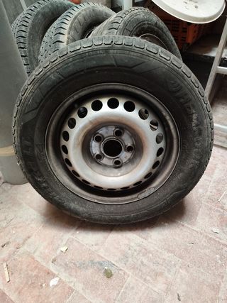 4 llantas 16" VW Transporter T5 con neumáticos. 