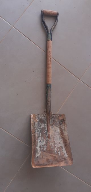 Pala de obra o jardinería cuadrada