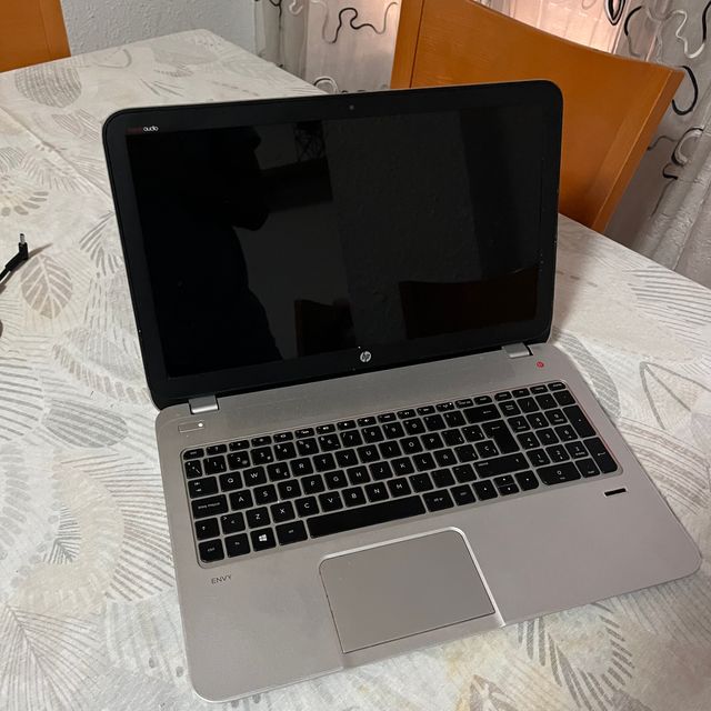 Portátil HP i7 / 16GB RAM / NVIDIA 4GB