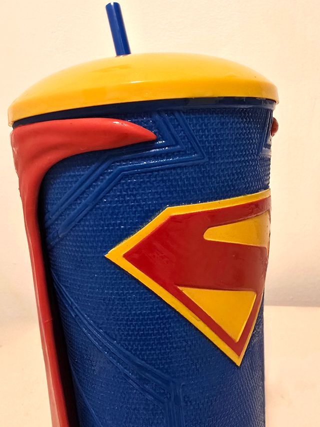 Vaso Gripper Superman 2025 James Gunn Textura 360°