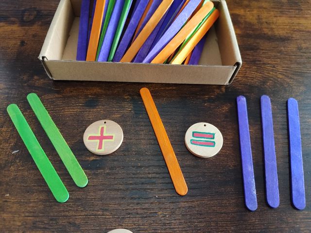 Juego de madera (primeras sumas y restas)