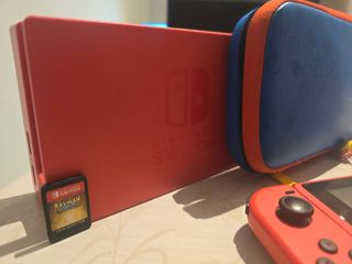 Nintendo Switch roja + juego + funda