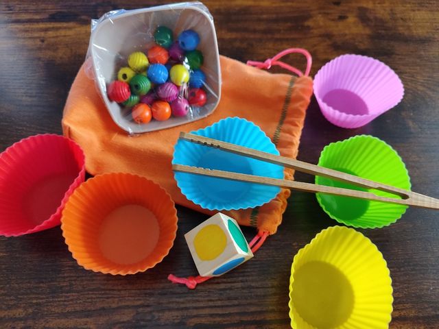 Juguete pinzas Waldorf Montessori