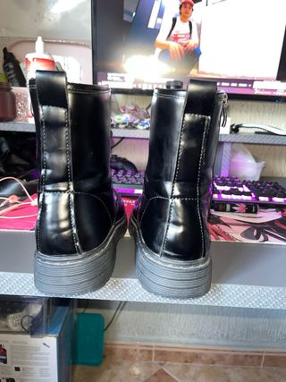 Botas negras sintéticas 