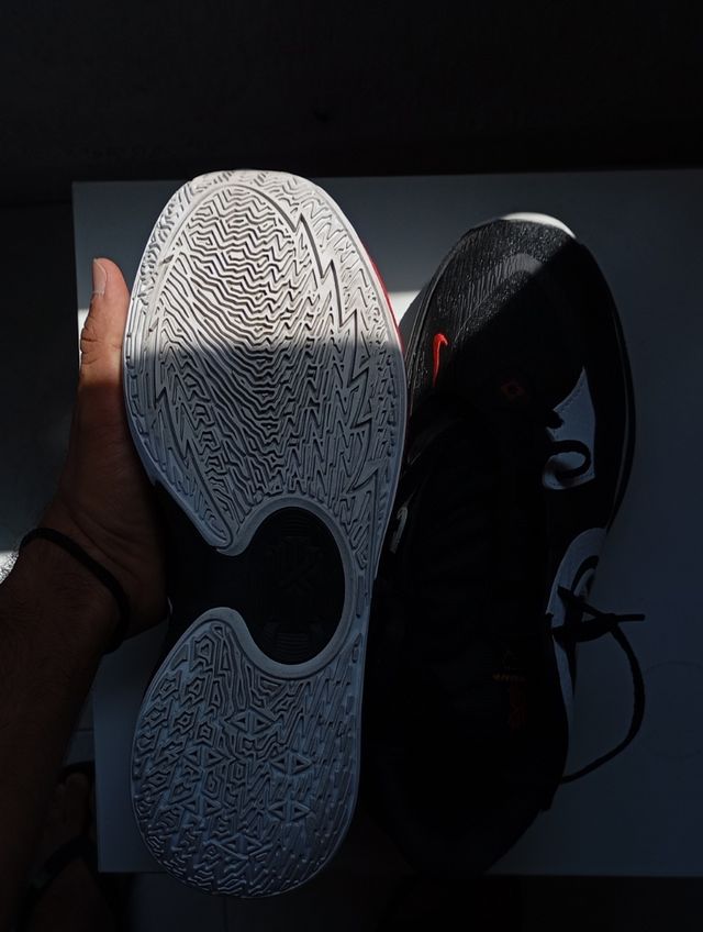 Zapatillas Nike Kyrie 5 Low - Blancas y Negras