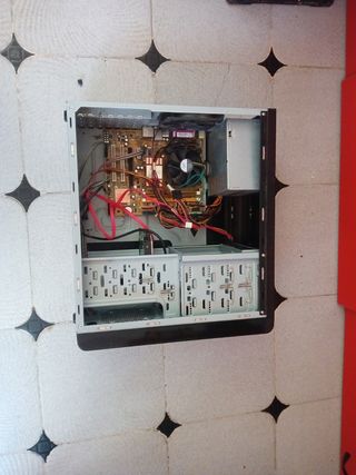 Torre ASUS PC - Ordenador sobremesa+ dos disqueter