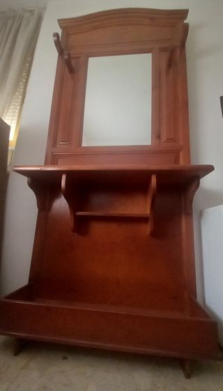 Mueble recibidor madera marrón