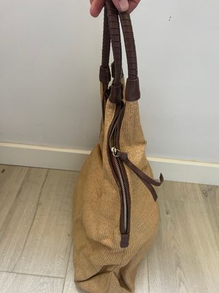 Bolso beige y marrón de Zara