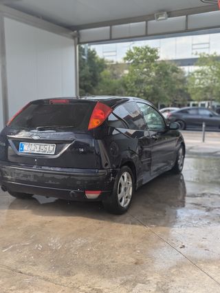 Ford Focus con PEGATINA