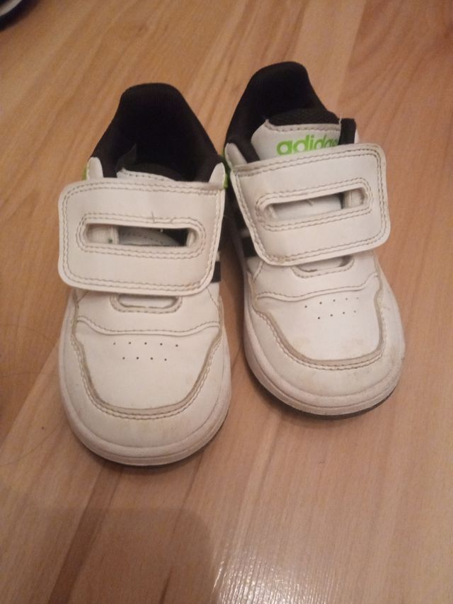 Zapatillas Adidas bebé talla 23