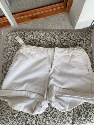 pack de tres pantalones y una falda
