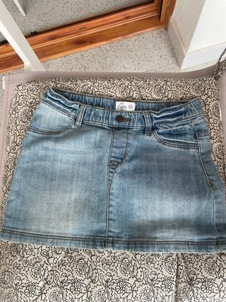 pack de tres pantalones y una falda