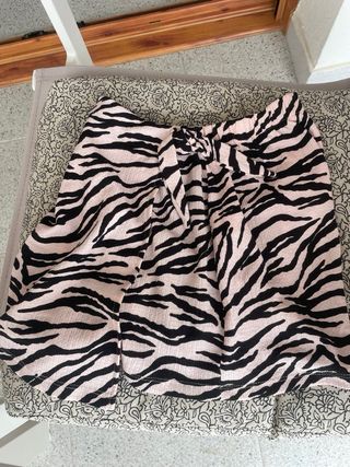 pack de tres pantalones y una falda