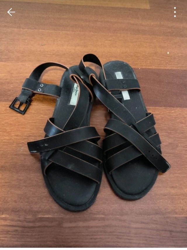 Sandalias planas negras
