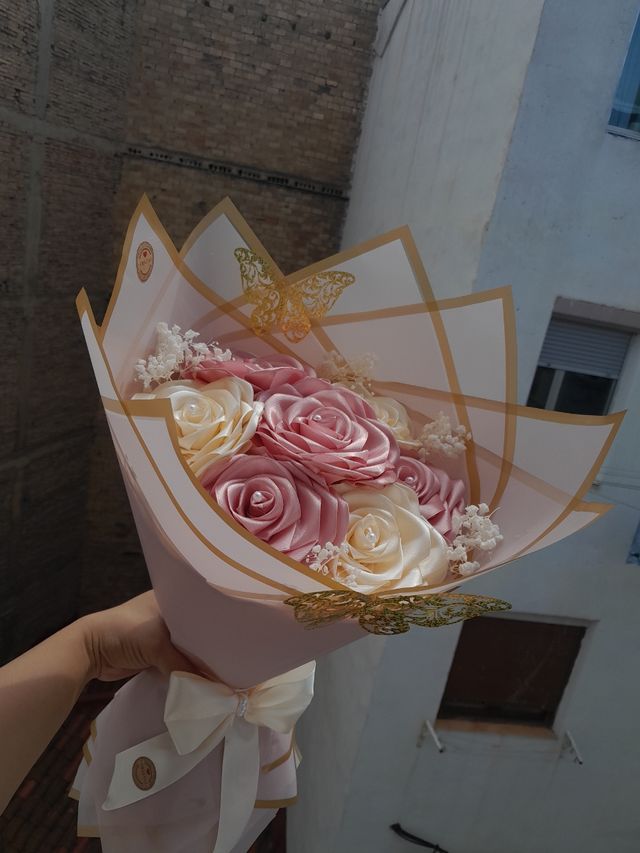 Ramo rosas cinta satinada -  rosas eternas