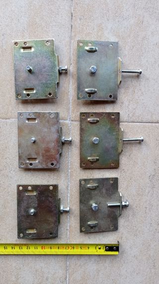 6 Herrajes puerta armario