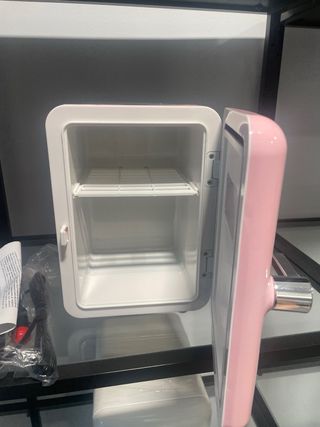 Mini nevera totalmente nueva 