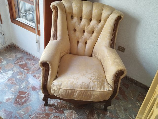 Sillón antiguo beige