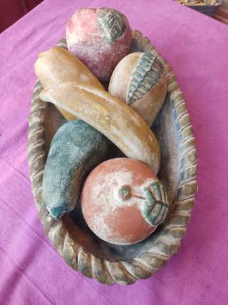 Centro decorarivo. Frutero artesanal de cerámica.
