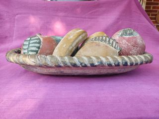 Centro decorarivo. Frutero artesanal de cerámica.