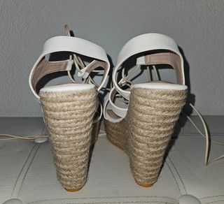 Cuñas blancas de esparto