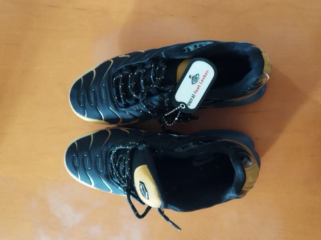 Nike Air Max Plus TN - Negras y Doradas