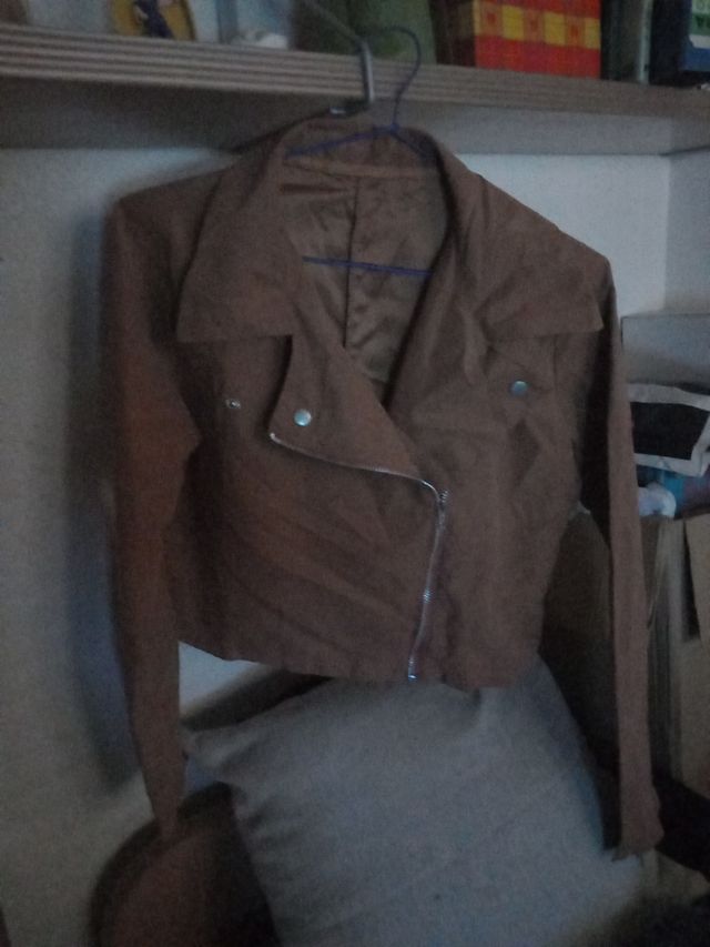 Cazadora marrón tejido fino