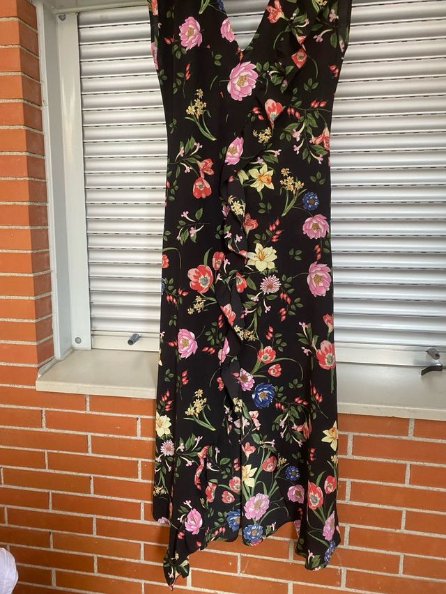 Vestido midi floral negro