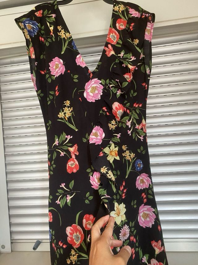 Vestido midi floral negro