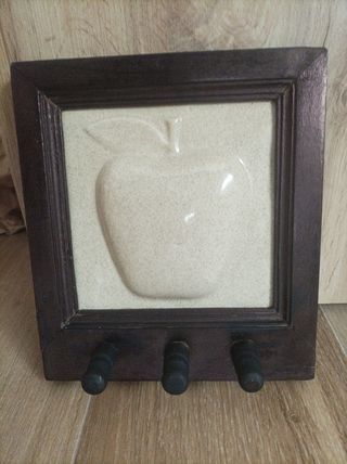 Colgador Pared Manzana - Madera y Cerámica