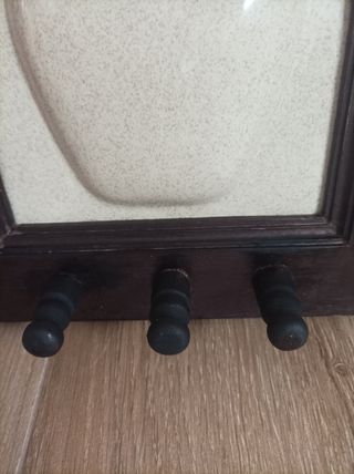 Colgador Pared Manzana - Madera y Cerámica