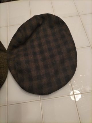 2 Cappelli Uomo Marrone e verde