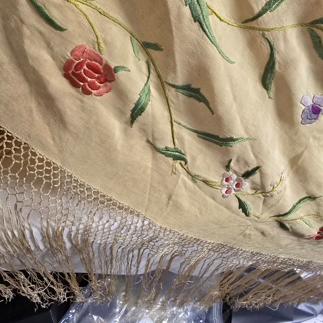 Manton Manila antiguo bordado