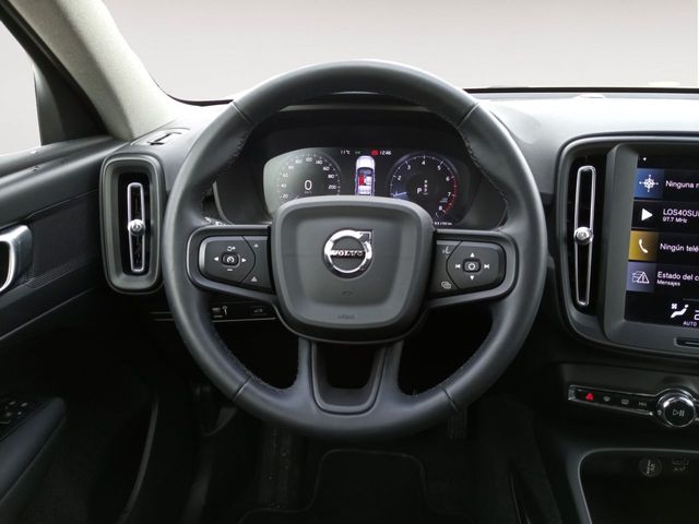 Volvo XC40 Momentum Core 2WD