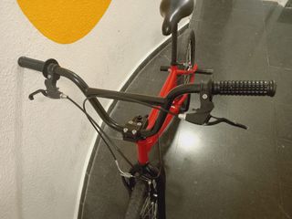 BMX roja niño