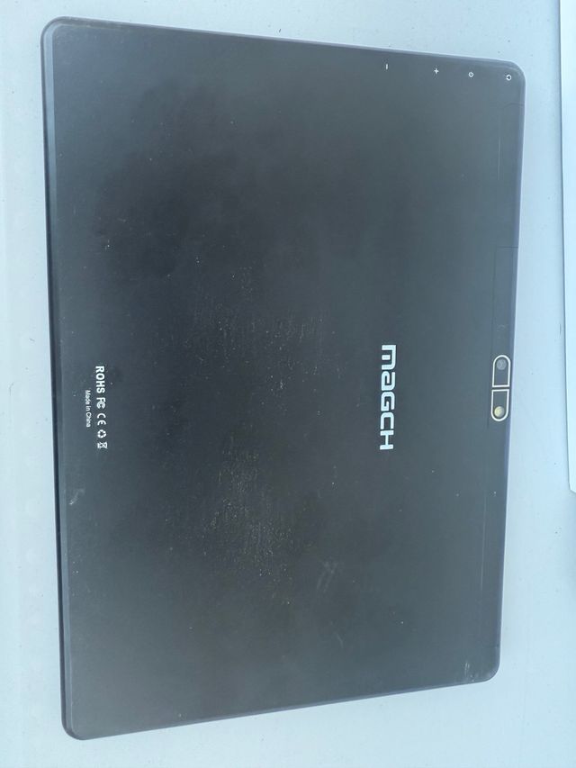 Tablet PC negra + teclado