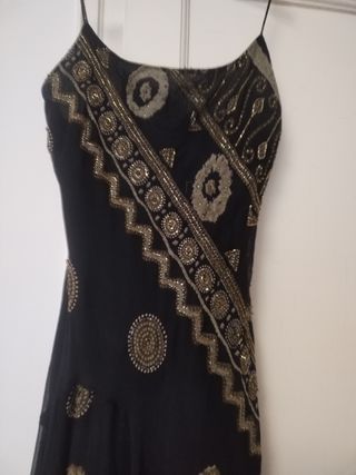 Vestido negro pedrería fiesta