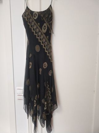 Vestido negro pedrería fiesta