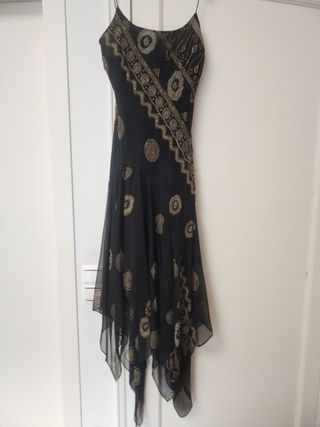 Vestido negro pedrería fiesta