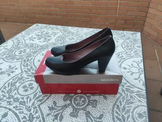 Zapatos Wonders salón negros 37