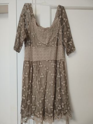 Vestido beige fiesta encaje