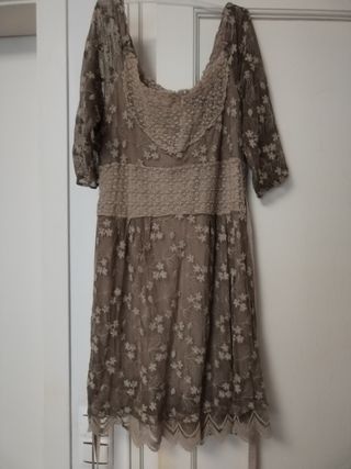 Vestido beige fiesta encaje