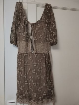 Vestido beige fiesta encaje
