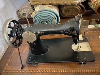 Máquina de coser antigua Weltfried
