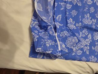 Funda colchon flores azul y blanco. 