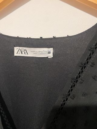 Vestido corto negro manga larga plumeti zara 